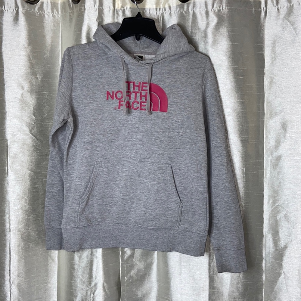 1121 The North Face women’s hoodie size medium